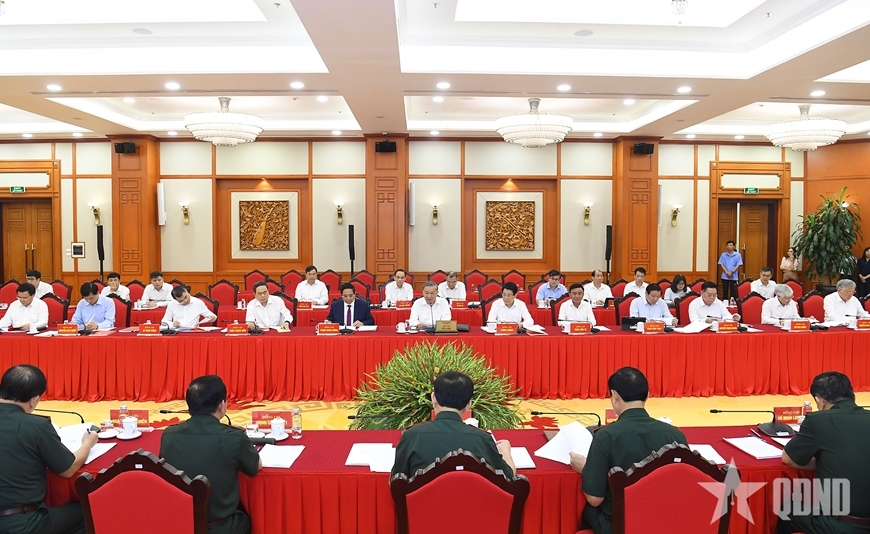 Bộ Chính trị làm việc với Ban Thường vụ Quân ủy Trung ương.Ảnh: QĐND
