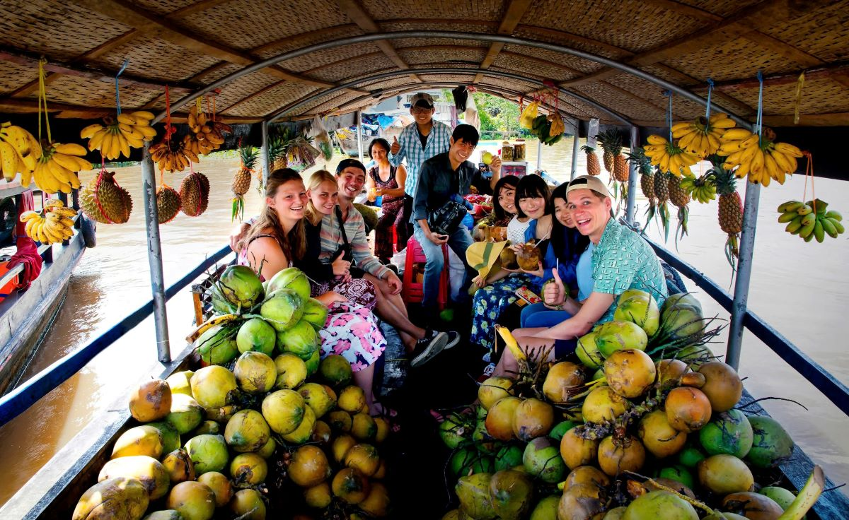 Tuy nhiên,&nbsp;miễn visa chỉ là hành động mở cửa ban đầu để thu hút du khách quốc tế.