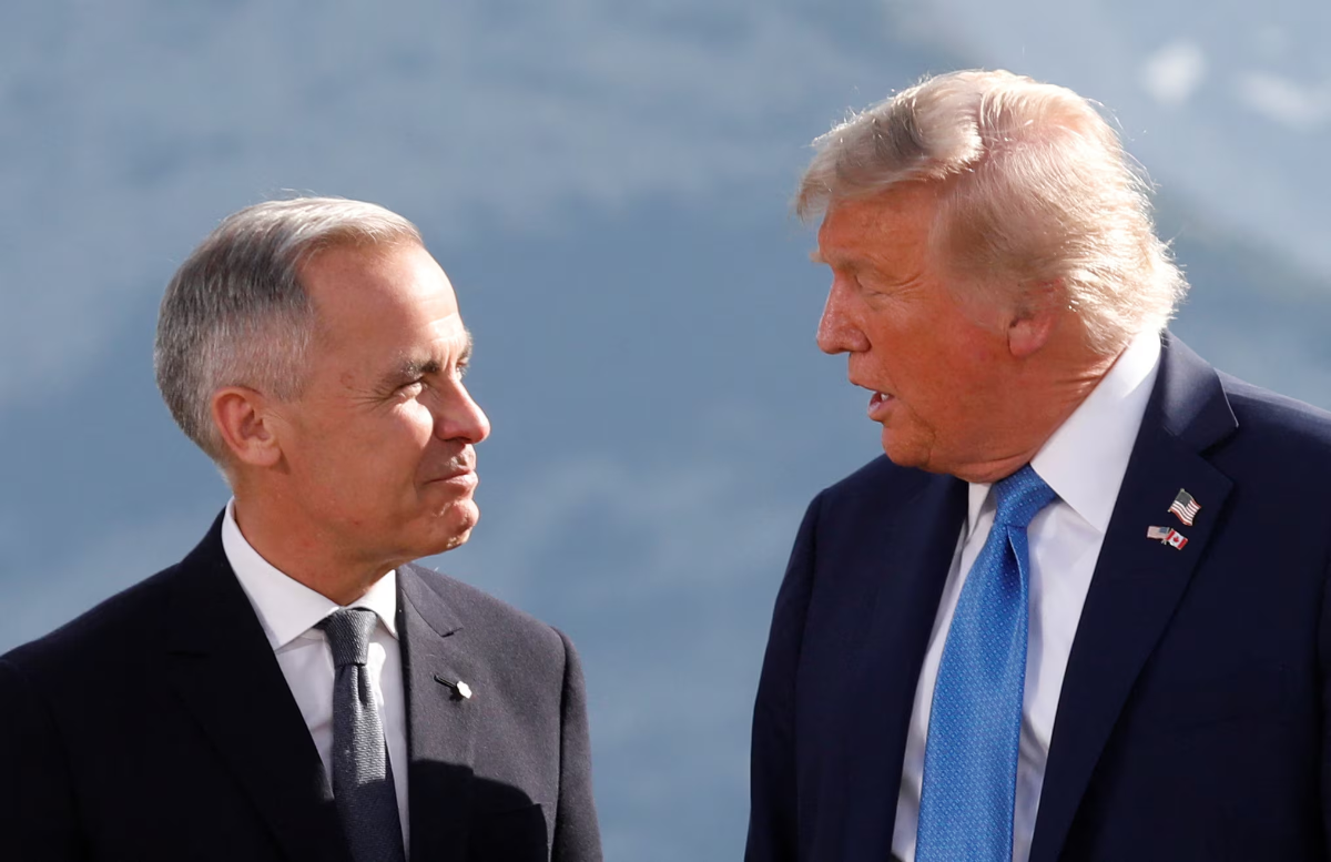 Thủ tướng Canada Mark Carney (trái) và Tổng thống Mỹ Donald Trump - Ảnh: Reuters.