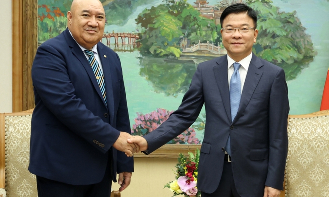 Phó Thủ tướng Lê Thành Long tiếp ông Saia Mau Piukala, Giám đốc Tổ chức Y tế Thế giới (WHO) khu vực Tây Thái Bình Dương. Ảnh: VGP.