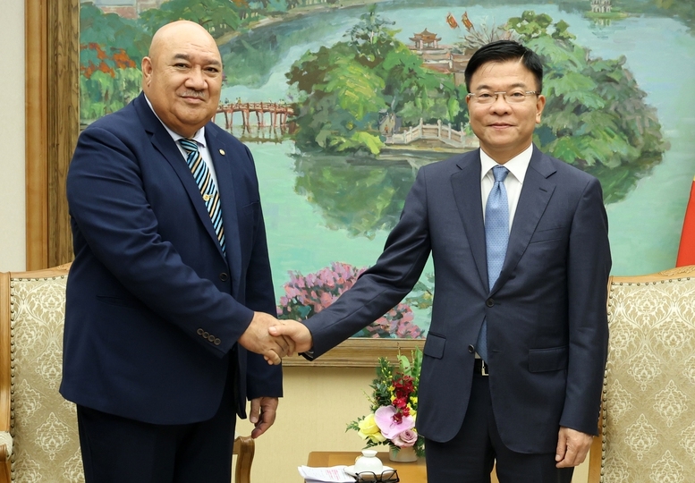 Phó Thủ tướng Lê Thành Long tiếp ông Saia Ma'u Piukala, Giám đốc Tổ chức Y tế Thế giới (WHO) khu vực Tây Thái Bình Dương. Ảnh: VGP.
