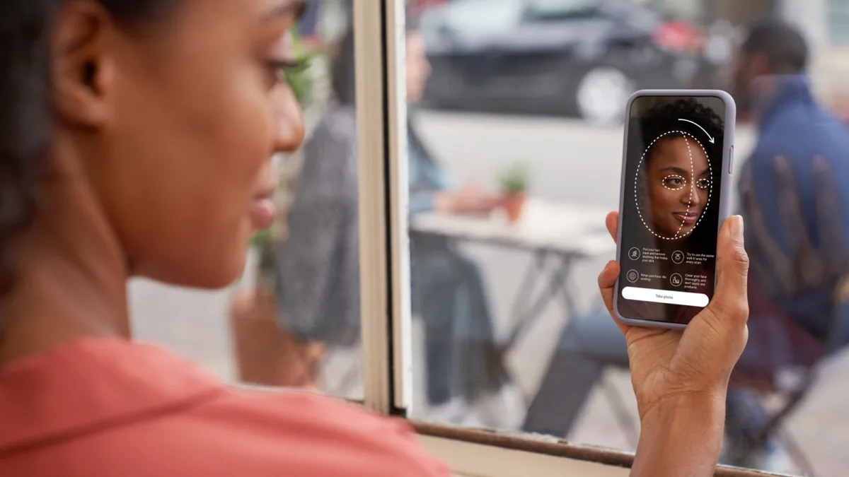 Skin360 của Neutrogena, ứng dụng AI giúp phân tích da.