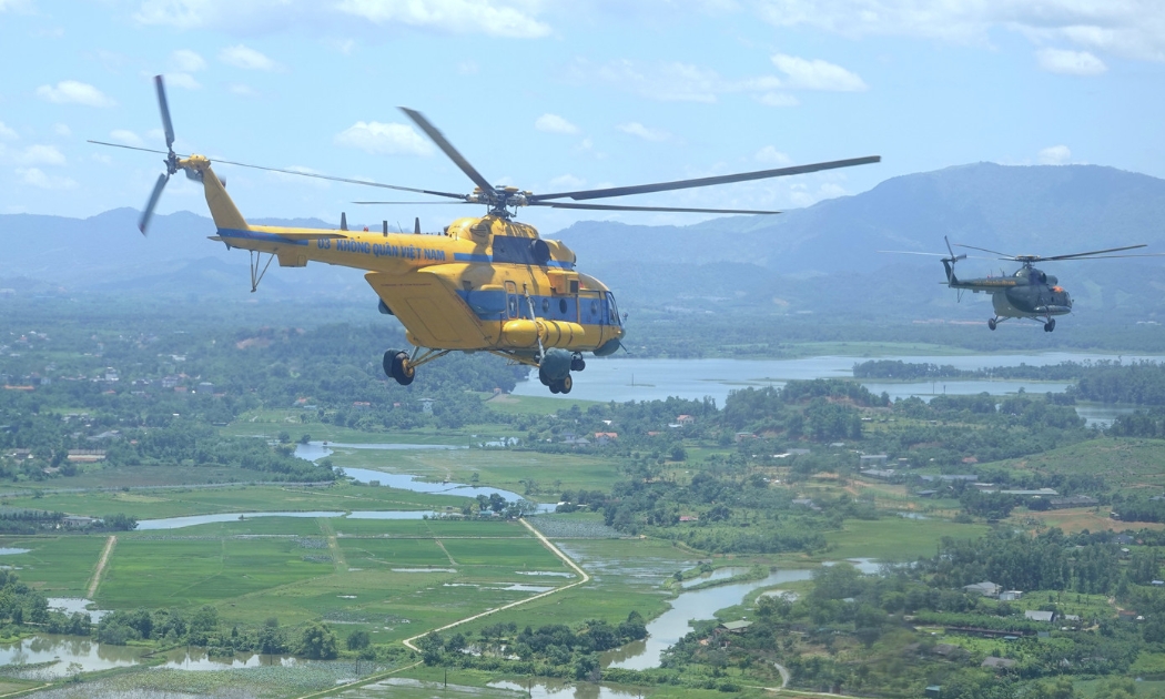 Lực lượng Không quân trực thăng sẵn sàng thực hiện bay tìm kiếm cứu hộ, cứu nạn, vận chuyển hàng cứu trợ khi có lệnh của Bộ Quốc phòng