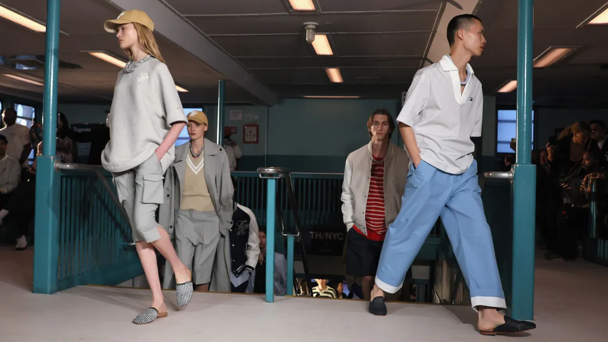 Quá nhiều xu hướng xuất hiện trong mùa hè 2025, nhưng chưa có xu hướng nào thực sự là điểm nhấn.