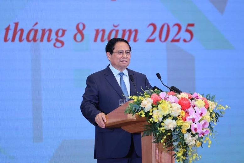 Thủ tướng Phạm Minh Chính chủ trì Hội nghị trực tuyến toàn quốc tổng kết Chương trình và phong trào thi đua “Cả nước chung tay xóa nhà tạm, nhà dột nát trong năm 2025". Ảnh: VGP. 