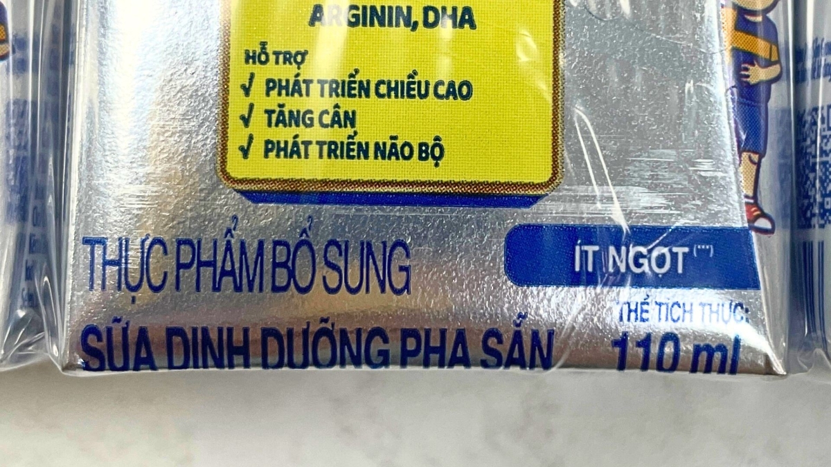 Một số sản phẩm dinh dưỡng dạng sữa có kèm thông tin thực phẩm bổ sung trên nhãn.