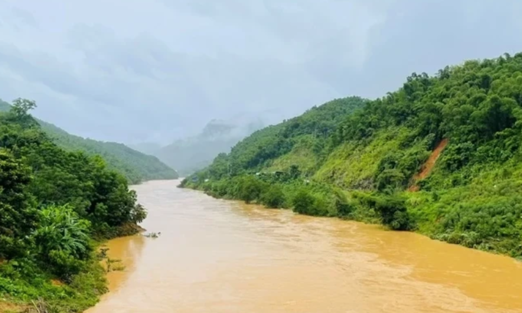 Do mưa lớn khiến mực nước các sông lên nhanh