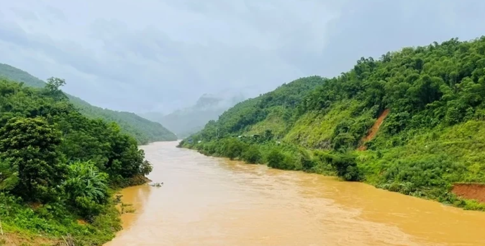 Do mưa lớn khiến mực nước các sông lên nhanh