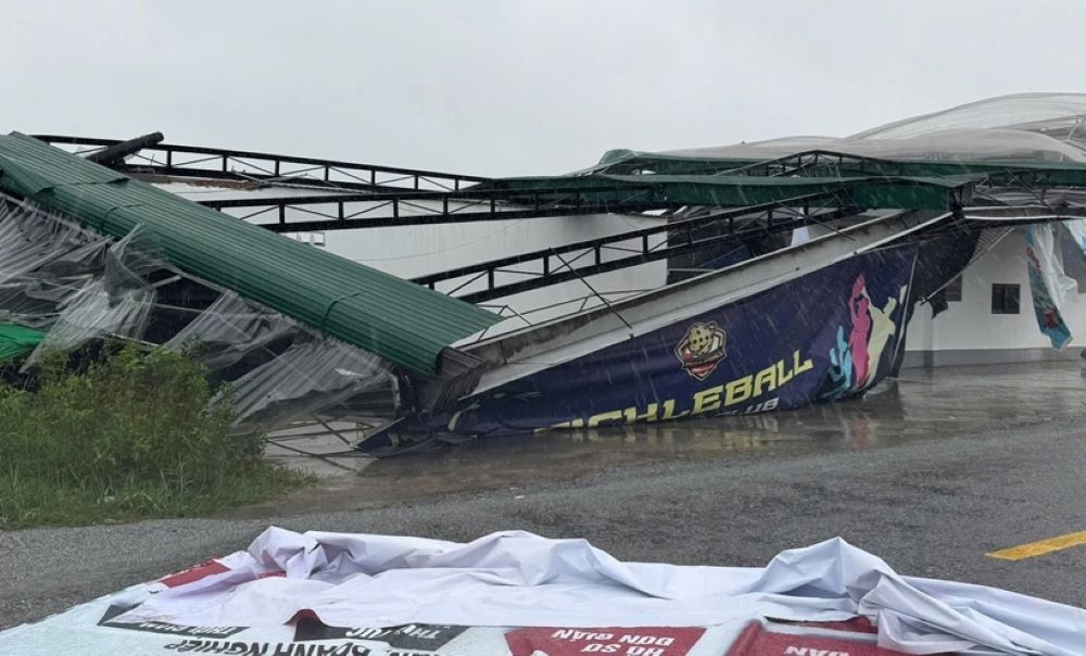 Một nhà bị sập đổ tại Hà Tĩnh do bão số 5