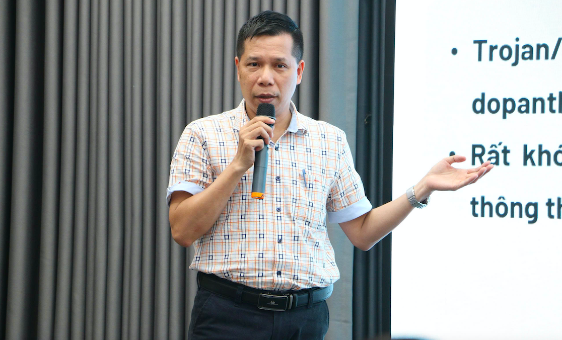 Đại tá, Tiến sĩ Lê Hải Triều, Viện trưởng Viện Kỹ thuật điện tử nghiệp vụ, Cục Công nghiệp An ninh (Bộ Công an).