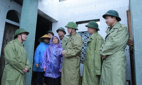 Ưu tiên sửa chữa nhà ở, trường học cho người dân vùng bão