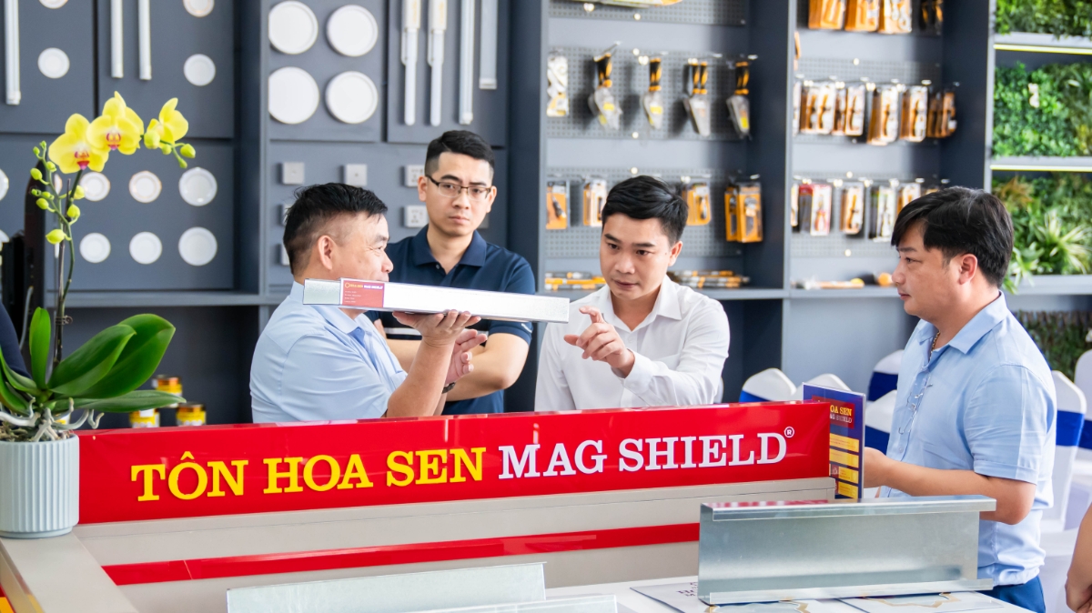 Tôn Hoa Sen Mag Shield chính thức có mặt tại các cửa hàng Hoa Sen Home trên toàn quốc.