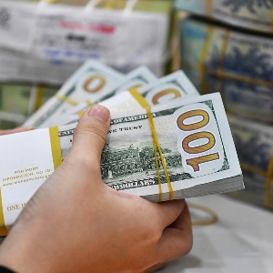 Áp lực tỷ giá tăng trở lại nhưng vẫn trong tầm kiểm soát của nhà điều hành.