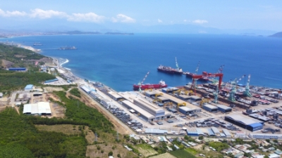 ExxonMobil eyes $10 bln low-emission oil refinery in Khanh Hoa