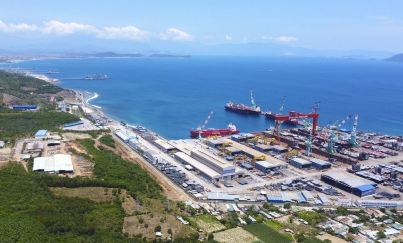 ExxonMobil eyes $10 bln low-emission oil refinery in Khanh Hoa
