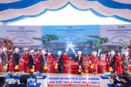 Các đại biểu thực hiện nghi thức khởi công dự án