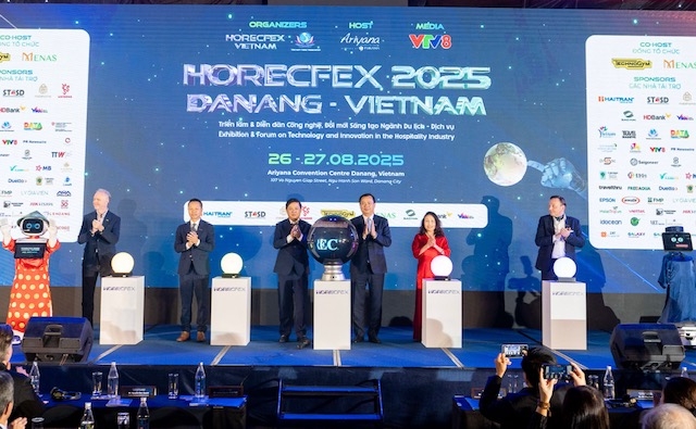 Lãnh đạo thành phố Đà Nẵng và ngành Du lịch thực hiện ghi thức khai mạc HorecFex Việt Nam 2025.