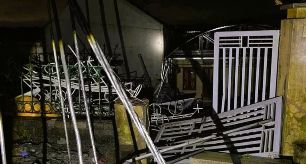 Nhiều nhà cửa của người dân bị giông lốc xô đổ