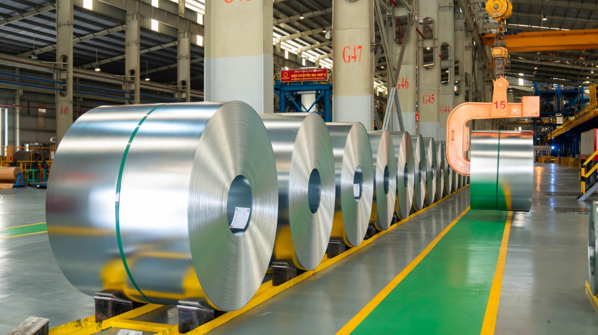 Sản phẩm Tôn Hoa Sen Mag Shield tại nhà máy Hoa Sen Nghệ An.