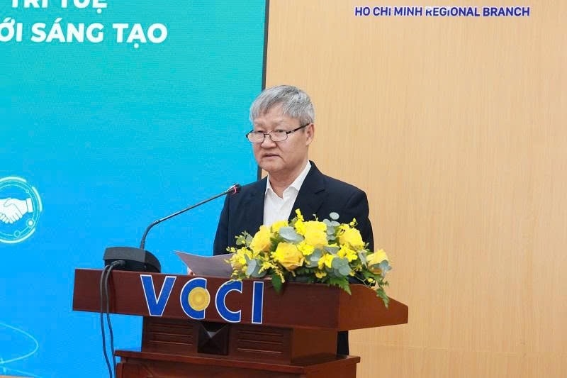 Ông Võ Tân Thành, Phó Chủ tịch VCCI phát biểu khai mạc diễn đàn.
