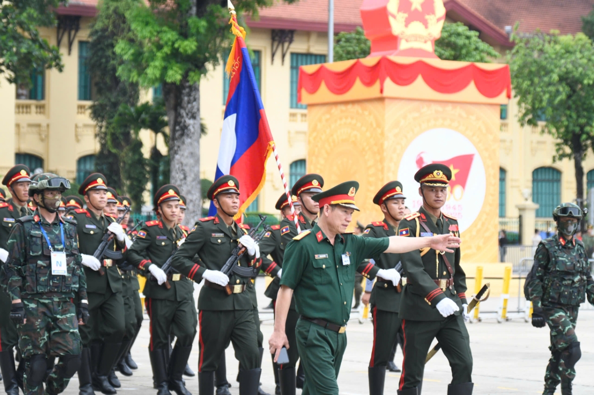 Các chiến sĩ diễu binh cũng đã đến điểm tập kết.
