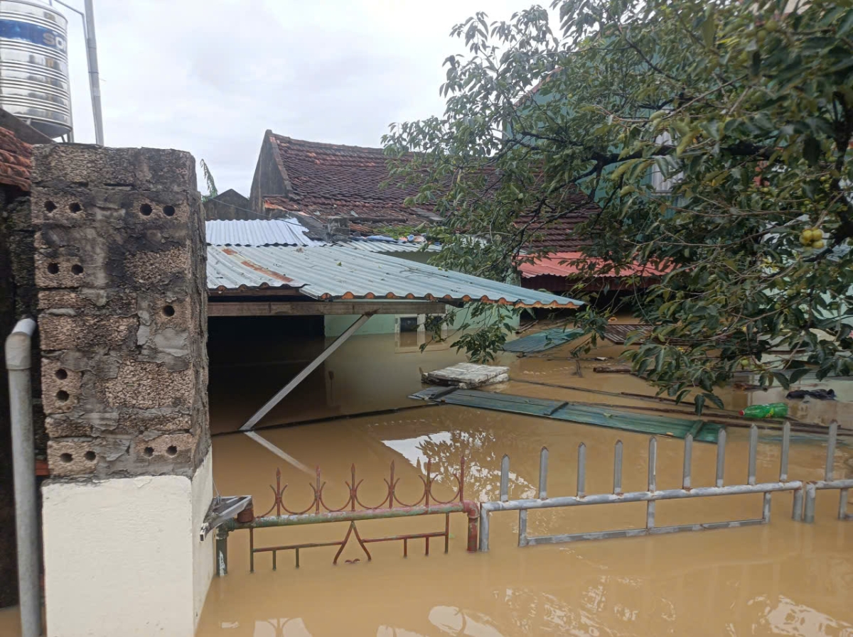 Toàn bộ khu vực từ phố 1 đến phố 7, phường Thiệu Dương cũ, nay là phường Hàm Rồng bị ngập cục bộ.