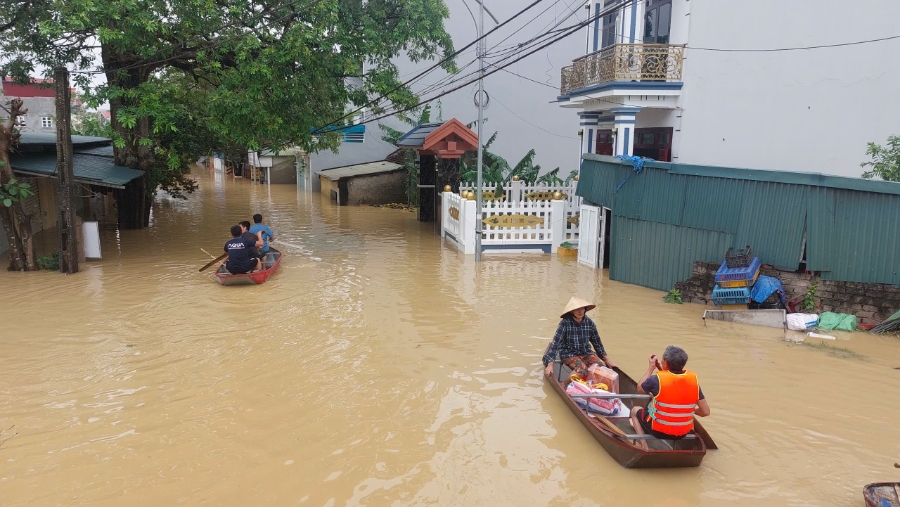 Ngày 27/8/2025, mực nước sông Chu, sông Mã chảy qua khu vực phường Thiệu Dương cũ, nay là phường Hàm Rồng, tỉnh Thanh Hóa dâng cao, khiến người dân sinh sống khu vực ngoại đê bị ngập lụt cục bộ, giao thông đi lại khó khăn