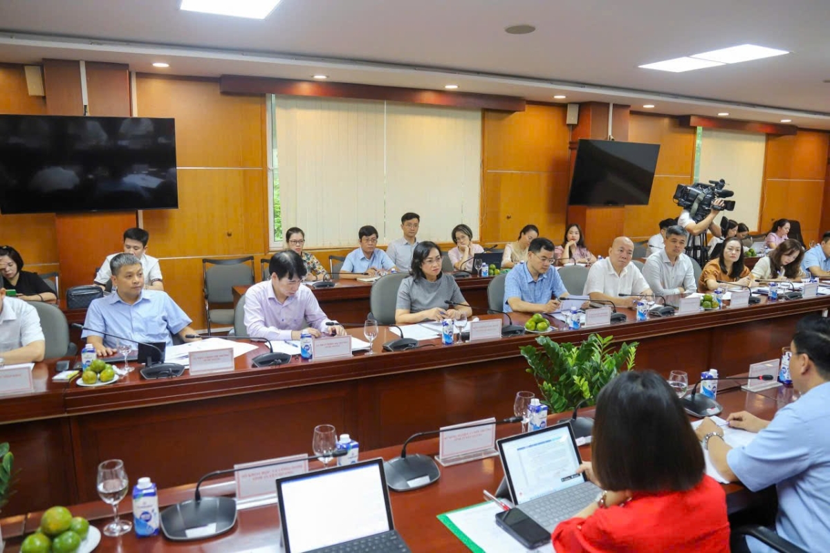 Thứ trưởng Bộ Công Thương Phan Thị Thắng làm việc với đoàn công tác của UBND tỉnh Tuyên Quang.