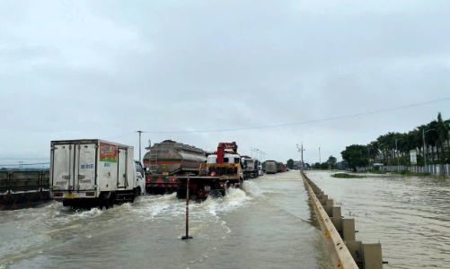 Nhiều điểm trên các tuyến quốc lộ tại Thanh Hoá bị ngập sâu