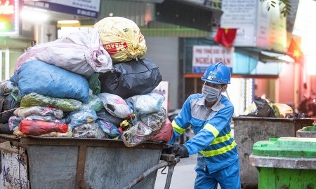 Theo thống kê sơ bộ, mỗi ngày toàn thành phố phát sinh khoảng 7.000 - 8.000 tấn rác thải sinh hoạt.