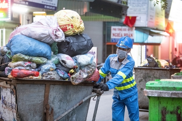 Theo thống kê sơ bộ, mỗi ngày toàn thành phố phát sinh khoảng 7.000 - 8.000 tấn rác thải sinh hoạt.