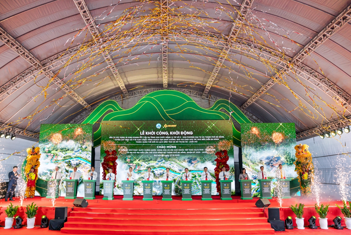 Các đại biểu thực hiện nghi thức Lễ khởi công tổ hợp khách sạn nghỉ dưỡng, khu vui chơi giải trí Bà Nà.