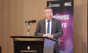 ông Samson Khaou, Phó Chủ tịch thường trực, phụ trách khu vực Châu Á - Thái Bình Dương của Dassault Systèmes, cho rằng các tập đoàn toàn cầu sẽ góp phần giúp Việt Nam trở thành một mắt xích tin cậy trong chuỗi cung ứng bán dẫn trong khu vực và trên toàn cầu.