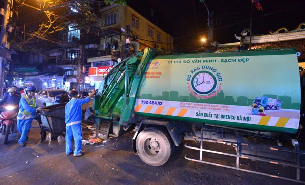 Đối chiếu, so sánh với mức thu của các tỉnh, thành phố thì  Hà Nội đang có mức thu giá dịch vụ thu gom, vận chuyển chất thải rắn sinh hoạt là thấp nhất.