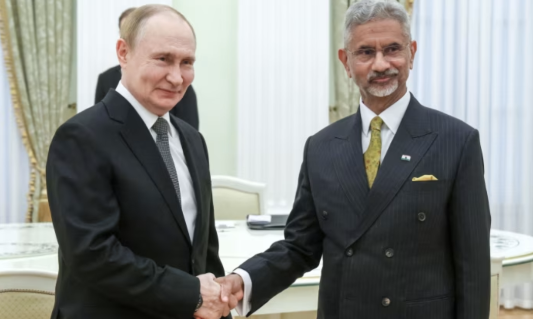 Tổng thống Nga Vladimir Putin (trái) tiếp Ngoại trưởng Ấn Độ Subrahmanyam Jaishankar tại Moscow, tháng 8/2025 - Ảnh: Sputnik/FT.