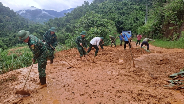 Trước, trong và sau bão số 5 cán bộ, chiến sĩ Bộ đội Biên phòng Nghệ An đã bám sát địa bàn, sát cánh cùng nhân dân phòng, chống, khắc phục thiệt hại do bão số 5 gây ra. 