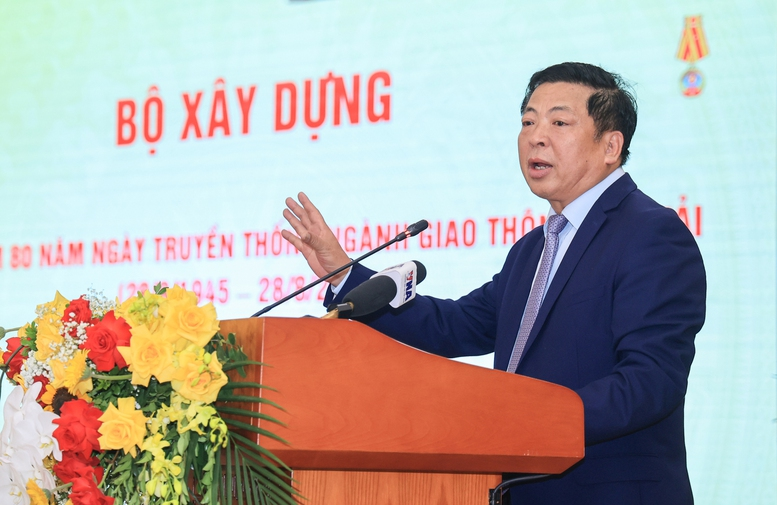 Bộ trưởng Bộ Xây dựng Trần Hồng Minh chia sẻ về những cột mốc đáng nhớ của ngành giao thông vận tải trong 8 thập kỷ vừa qua. (Ảnh: VGP)
