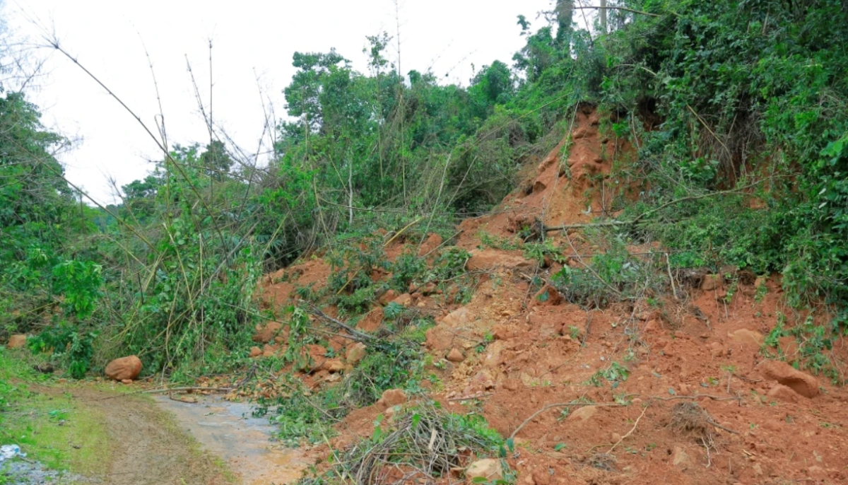 &nbsp;Do ảnh hưởng của bão số 5, mưa lớn kéo dài khiến Quốc lộ 45 đoạn qua xã Yên Nhân xảy ra sạt lở nghiêm trọng tại nhiều vị trí với khối lượng đất đá rất lớn, xã Yên Nhân tạm thời bị chia cắt.