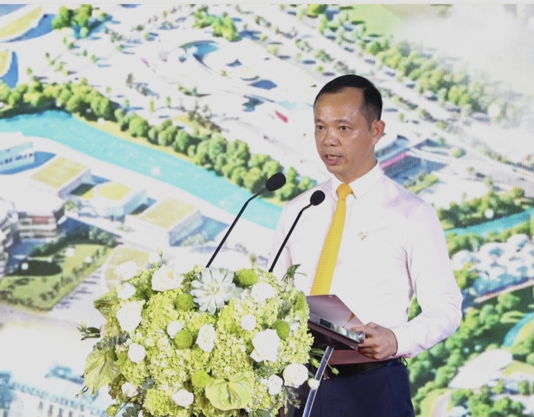 Ông Nguyễn Văn Bình, Chủ tịch Sun Group vùng miền Trung phát biểu tại Lễ khởi công dự án. 