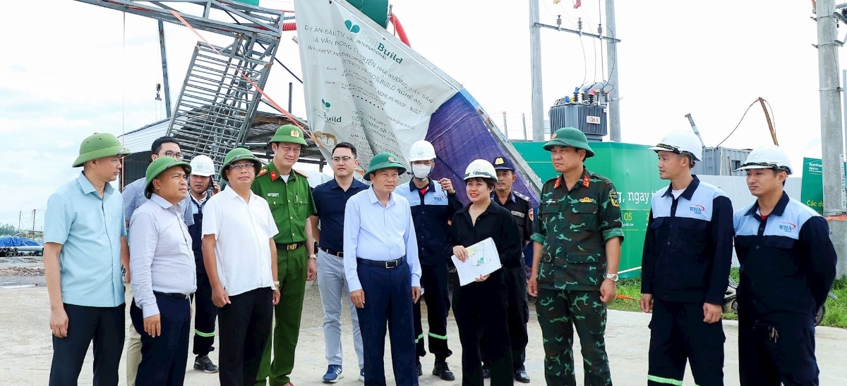 Chủ tịch UBND tỉnh Nghệ An Lê Hồng Vinh kiểm tra thiệt hại do bão số 5 tại Khu công nghiệp WHA Industrial Zone Nghệ An