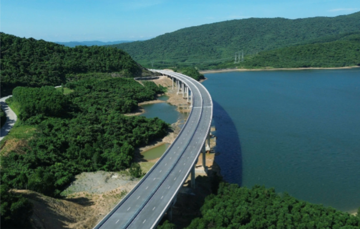 Cao tốc Vũng Áng - Bùng nối tỉnh Hà Tĩnh với Quảng Trị chính thức đưa vào khai thác. (Ảnh: Quốc Khánh- TTXVN)