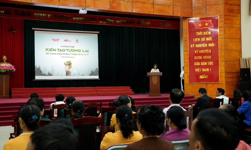 Bà Đoàn Thị Hồng Hạnh - Phó Chánh Văn phòng Trung tâm Truyền thông Tài nguyên và Môi trường – Bộ Nông nghiệp và Môi trường phát biểu tại sự kiện.