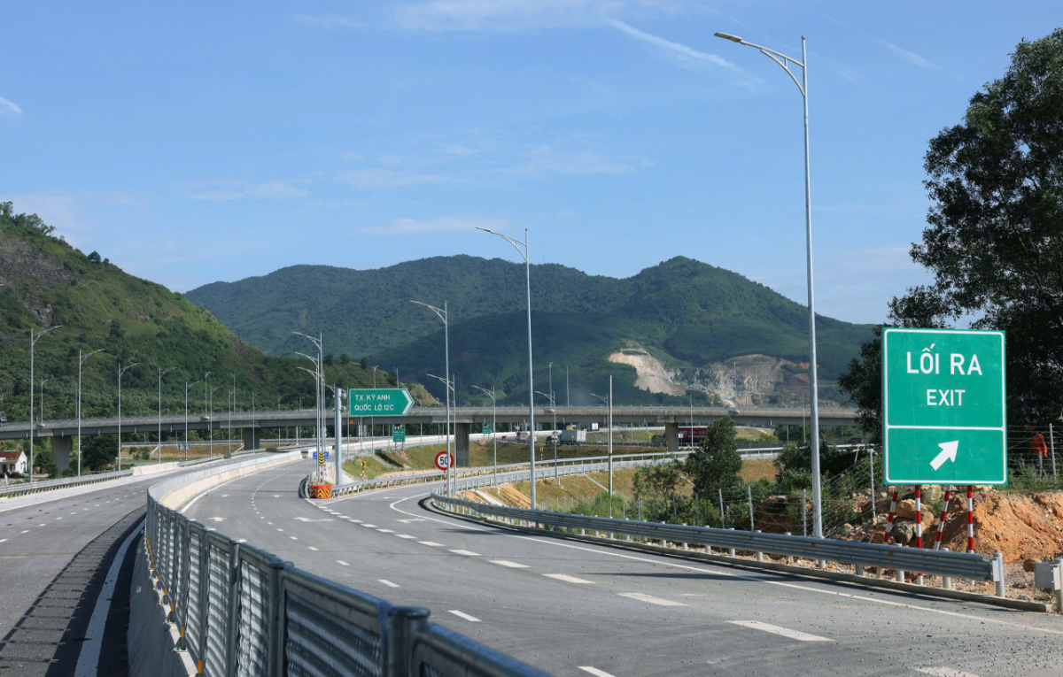 Cao tốc Vũng Áng – Bùng đi vào khai thác cũng sẽ giúp hoàn thiện trục kết nối từ Hà Nội đến Quảng Trị.&nbsp;(Ảnh: Quốc Khánh- TTXVN)