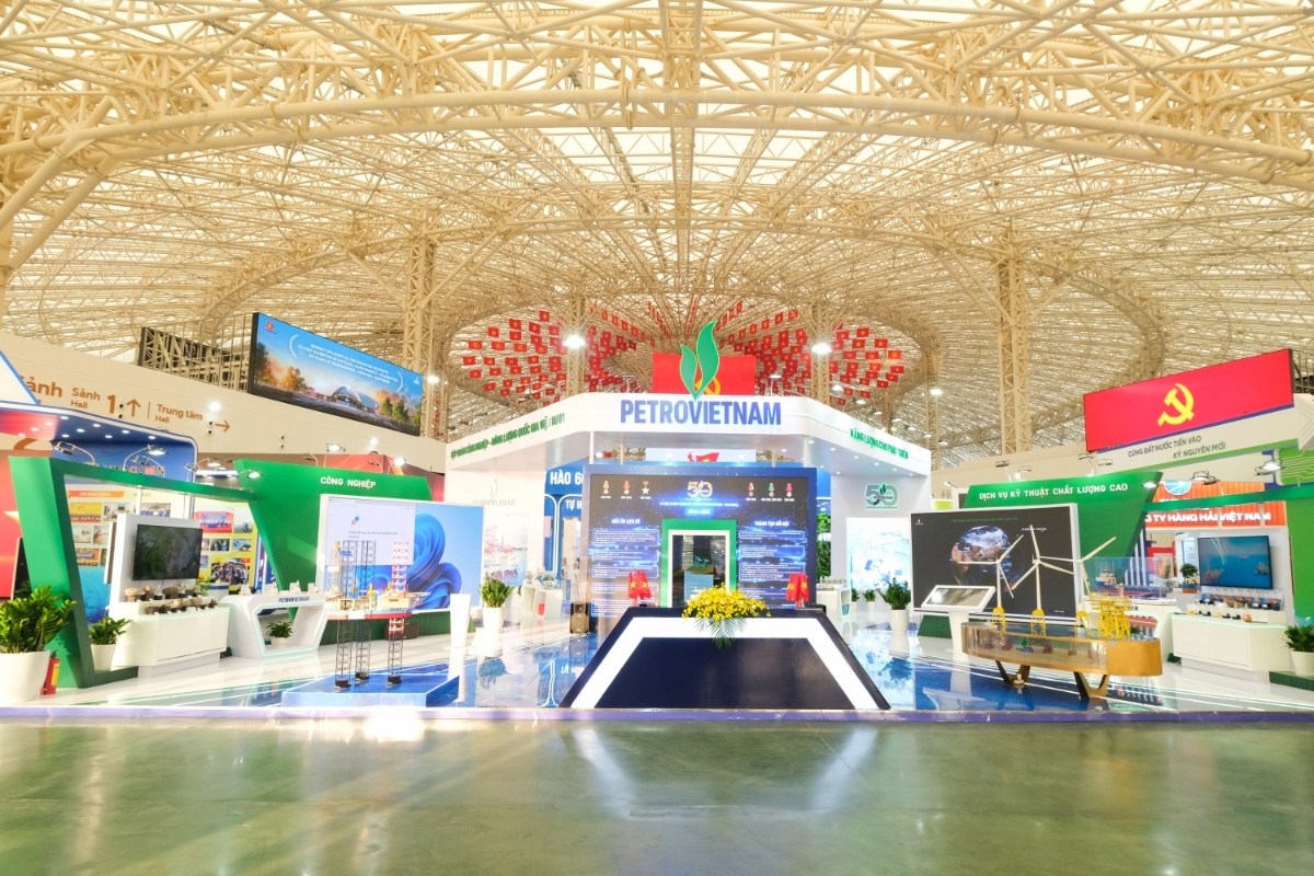Dịp này các tập đoàn lớn của Nhà nước đã giới thiệu nhiều thành quả rất đáng tự hào sau hàng chục năm phát triển.&nbsp;