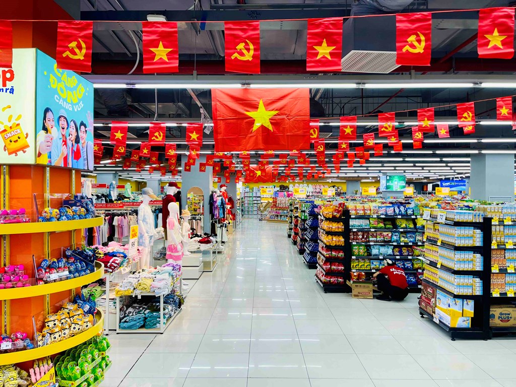 Các hệ thống bán lẻ trên cả nước đã chủ động tăng lượng hàng dự trữ và triển khai chương trình khuyến mại quy mô lớn. 