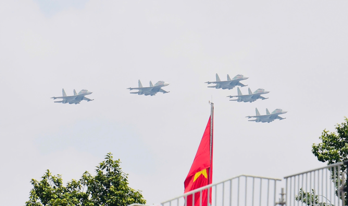 Biên đội 5 Su-30MK2 đội hình 