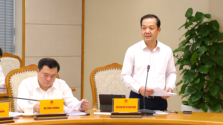 Thứ trưởng Bộ Khoa học và Công nghệ Phạm Đức Long báo cáo tại cuộc họp - Ảnh: VGP. 