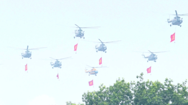 [Phóng sự ảnh] Ngắm nhìn các biên đội bay diễn tập trên bầu trời Hà Nội