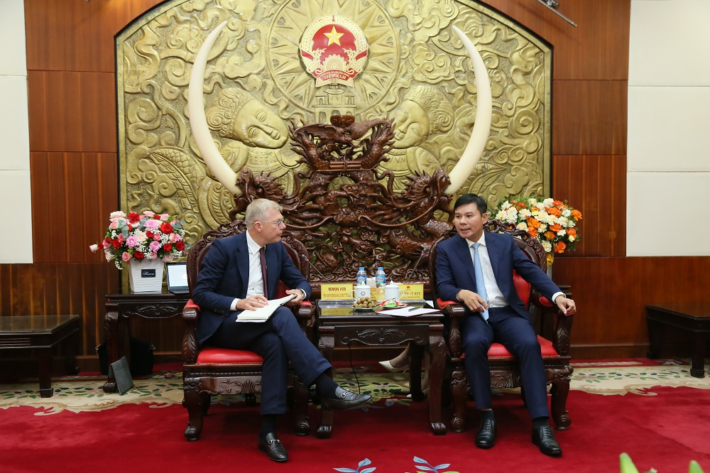 Phó Chủ tịch UBND tỉnh Nguyễn Lê Huy tiếp và làm việc ông Remon Vos, Tổng Giám đốc kiêm Nhà sáng lập Công ty CTP (Hà Lan). (Ảnh: UBND tỉnh Hưng Yên)