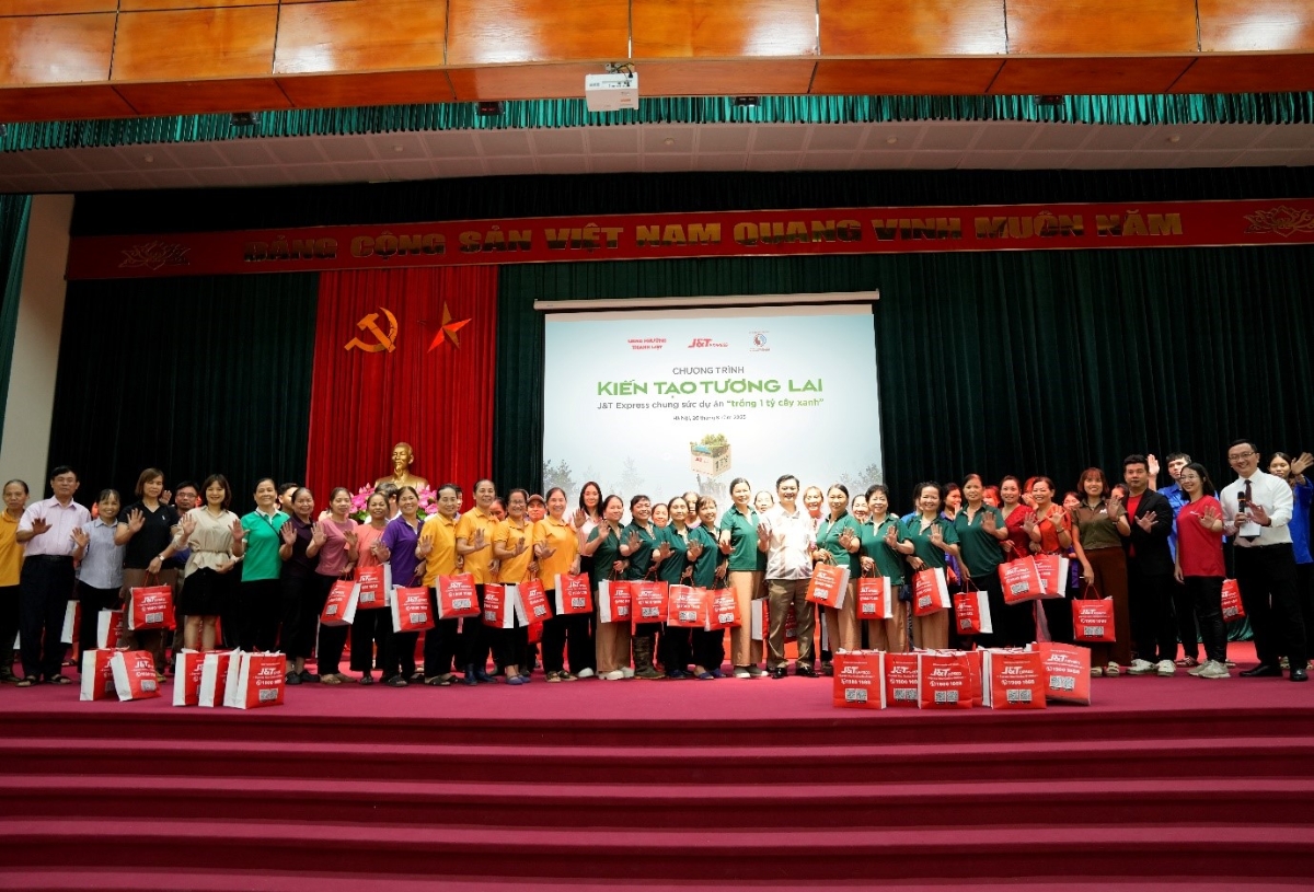 Sự kiện thu hút đông đảo người dân địa phương tham gia.